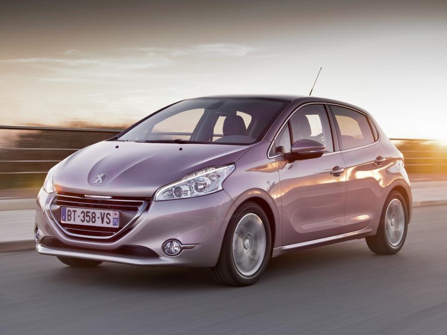  Peugeot 208 5-Door 2012 года  (фото 55 из 73)